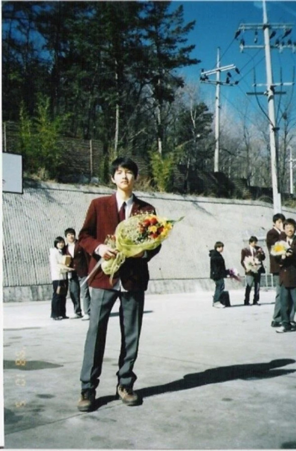 5 Fakta Song Joong Ki yang Ultah ke-37, Duda Tampan Mantan Atlet Skating