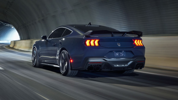 Ini 5 Kelebihan Ford Mustang Dark Horse 2022, Calon Raja Balap Baru!