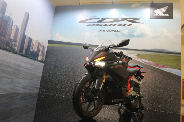 New CBR250RR Dirakit di Ruangan Khusus oleh 42 Teknisi