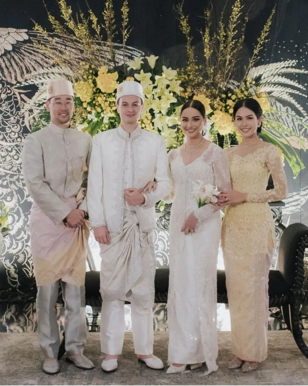 3 Potret Maudy Ayunda di Pernikahan sang Adik, Cantik dengan Songket