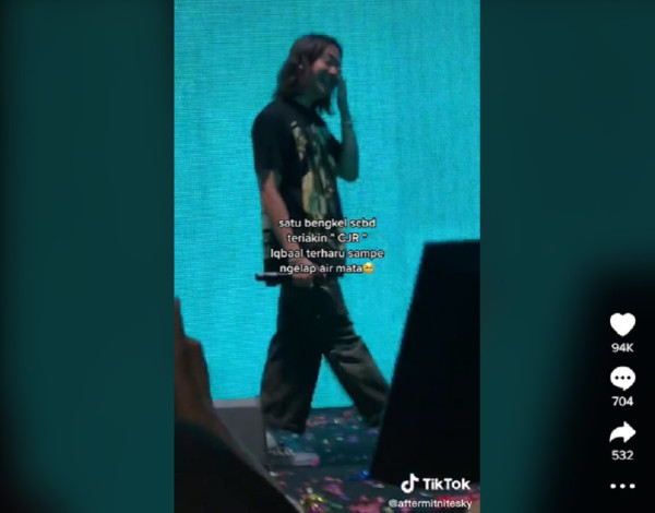 Iqbaal Ramadhan Usap Air Mata saat Disoraki CJR di Acara Komplotan Berkaraoke 2.0