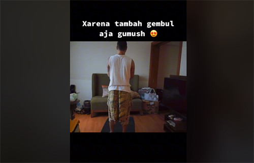 Suami Siti Badriah Solat Pakai Kaus Tanpa Lengan Tuai Kritik Netizen