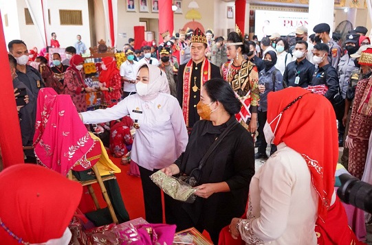 Bupati Winarti Menjadi Narasumber Ikonik Batik di Acara Cerita Cantika