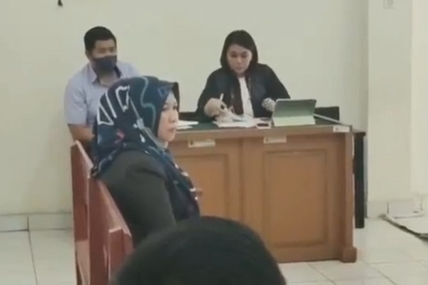 Kecantol Wanita Selingkuhan, Oknum Perwira Polisi Iptu HJ Telantarkan 6 Anak dan Istri