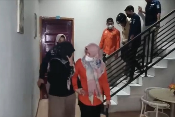 Terlanjur Lepas Baju dan Mandi Keringat di Ranjang Hotel, 4 Pasangan Mesum Panik Digedor Petugas