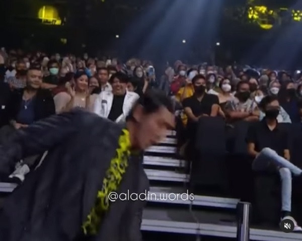 Fans Sempat Khawatir saat Arya Saloka Terpeleset di ITA Awards 2022