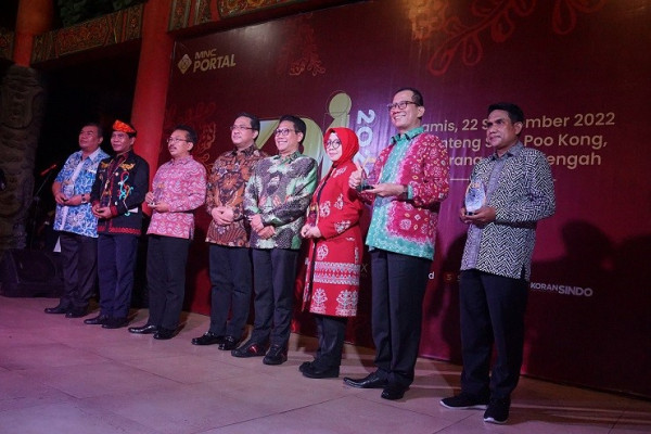 Inovasi Eko-Tren Hantarkan Gubernur Khofifah Raih Penghargaan KDI 2022