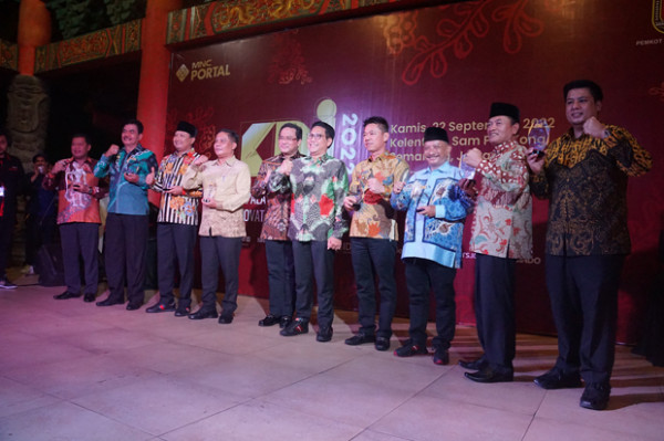 Komitmen Majukan Sektor Wisata, Bupati Samosir Raih Penghargaan KDI 2022