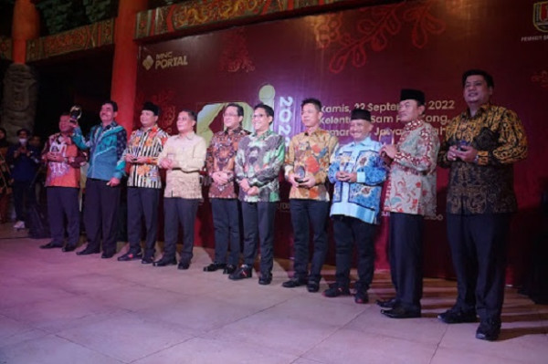 Inisiasi Ambulance Gratis 24 Jam Soguna Ba Zato, Bupati Nias Barat Boyong Penghargaan KDI 2022
