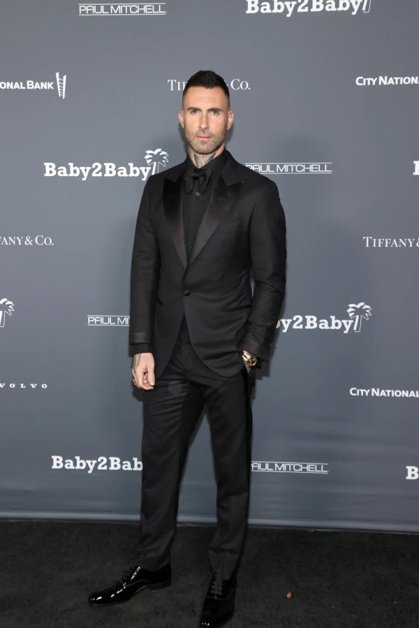 Mantan Instruktur Yoga Dapat Pesan Genit dari Adam Levine, Ngaku Diperlakukan Seperti Sampah