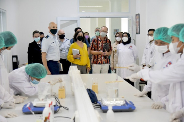 Perkuat Kerja Sama, Delegasi Amerika Kunjungi Laboratorium Farmasi Militer Unhan RI