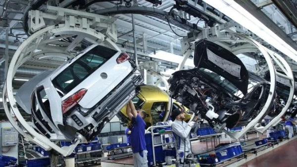 Perang Gas Rusia Mulai Bikin Pabrikan Mobil Dunia Kelabakan