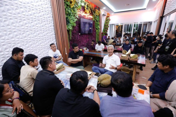 Bareng Mahasiswa, Ganjar Bicara Komitmen pada Energi Terbarukan
