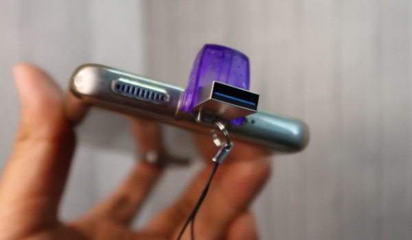 Punya 2 Port, Kingston microDuo 3C Bisa Salin File Video dari HP ke Laptop