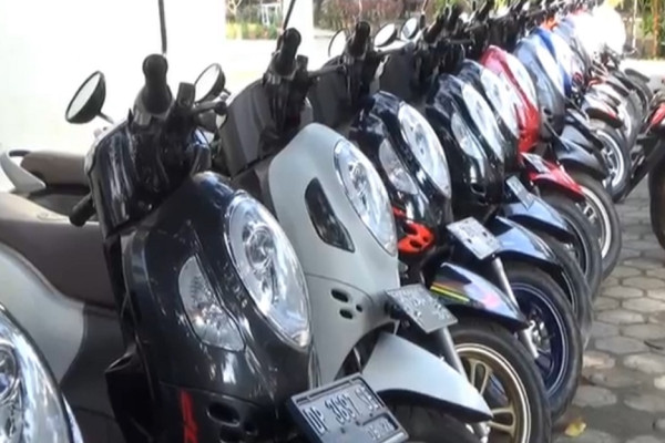 Penampakan Parkiran SMAN 7 Pinrang yang Mirip Showroom Motor