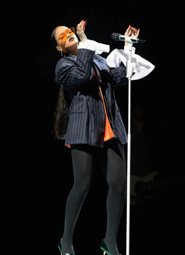 Rihanna Akan Tampil di Super Bowl Haftime Show 2022