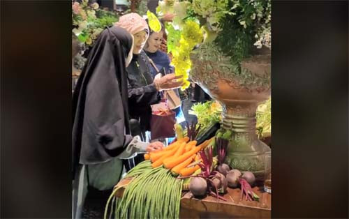 Viral! Resepsi Pernikahan ala Pasar Rakyat, Tamu Bebas Bawa Pulang Sayur dan Buah Gratis