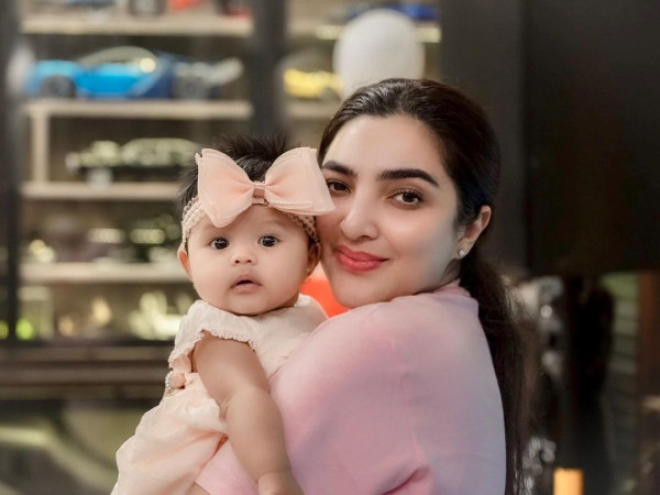 3 Artis yang Jadi Nenek di Usia Muda, Nomor Terakhir Punya 7 Cucu