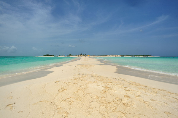 8 Pantai Terindah di Dunia yang Bikin Betah Liburan, Nomor 5 dari Indonesia