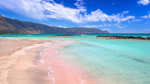8 Pantai Terindah di Dunia yang Bikin Betah Liburan, Nomor 5 dari Indonesia