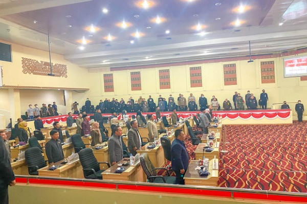 Bupati Winarti Hadiri Paripurna DPRD Kabupaten Tulang Bawang