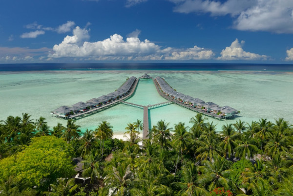 8 Pantai Terindah di Dunia yang Bikin Betah Liburan, Nomor 5 dari Indonesia