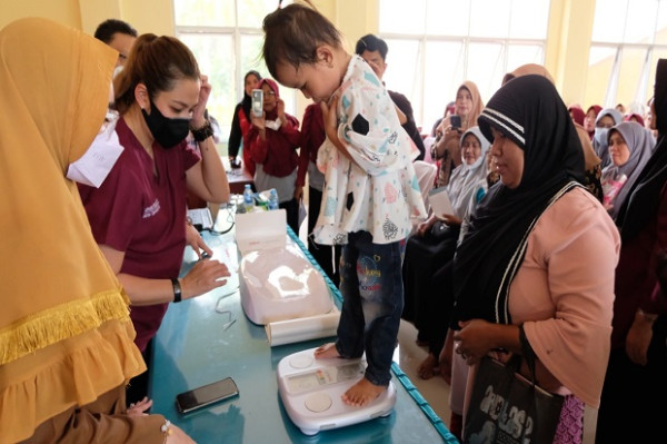 Bulog Peduli Gelontorkan Beras Fortivit untuk Turunkan Stunting di Kalbar