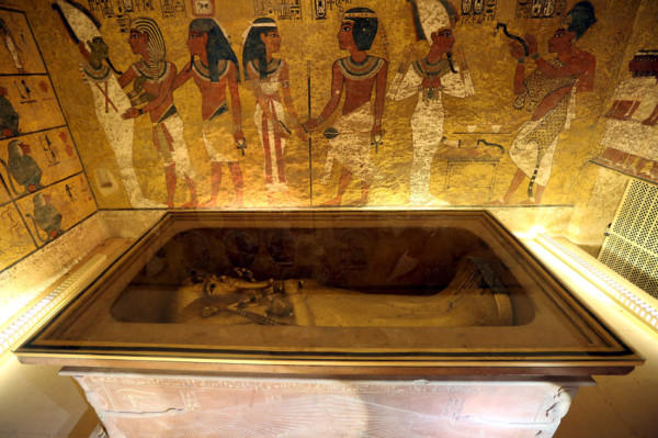 Ilmuwan Temukan Tanda Makam Nefertiti dalam Kompleks Kuburan Tutankhamun