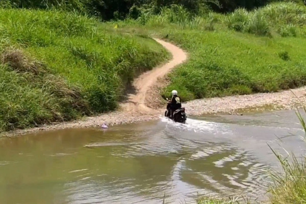 Kisah Miris Warga Ringinarum Kendal Menantang Maut Seberangi Sungai