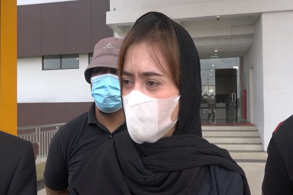 Wanita Cantik Korban Penganiayaan Oknum Polwan Diperiksa Propam Polda Riau