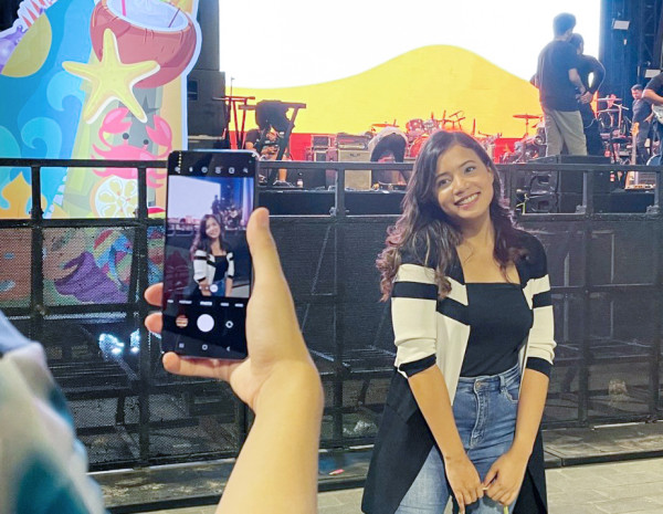 7 Cara Mengoptimalkan HP untuk Bikin Konten Saat Nonton Konser Musik