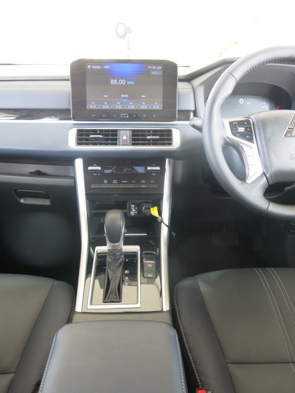 Kupas Tuntas Komparasi Mitsubishi Xpander Cross Baru dan Lama