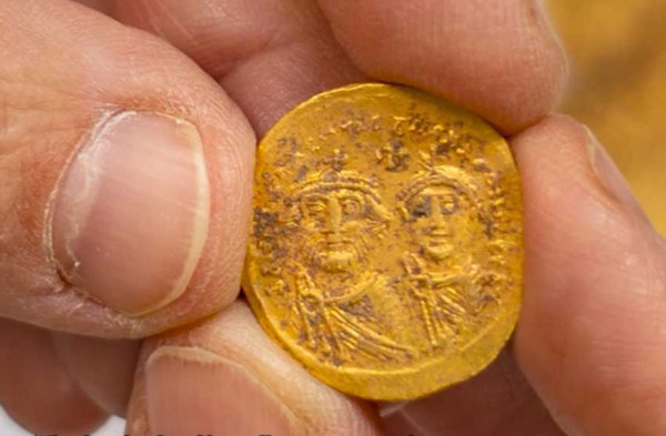 Penemuan Tumpukan Koin Emas Kuno di Israel, Bergambar Kaisar Heraclius dan Phocas