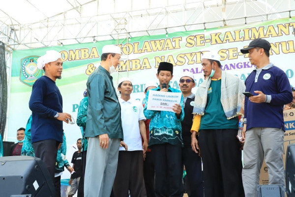 Rayakan HUT Satu Abad, Ponpes Rasyidiyah Khalidiyah Hulu Sungai Utara Gelar Pawai Karnaval