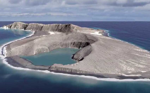 Foto Satelit Rekam Kelahiran Pulau Vulkanik Baru Setelah Letusan Gunung Hunga Tonga