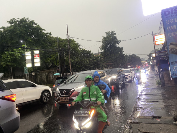 Kemang Dikepung Banjir, Lalu Lintas Macet Parah