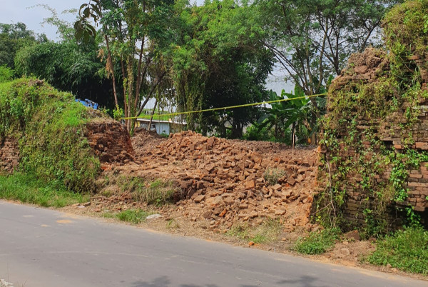 Tersangka Pengrusakan Benteng Keraton Kartasura Ditahan Kejari Sukoharjo