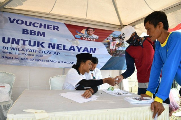 Lewat Program BBM Murah, Relawan Sandi Bantu Ringankan Beban Nelayan di Cilacap