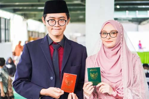 Bule Rusia Cantik Nekat Terbang ke Bandung demi Nikahi Pria Ini