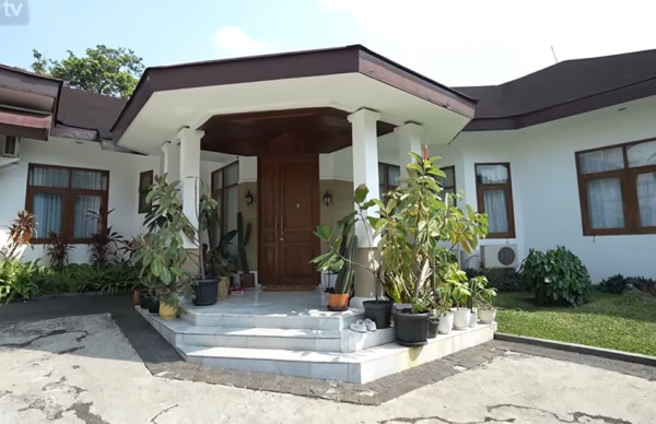 Selain Rizky Billar, Inilah 4 Artis yang Memilih Ngontrak Rumah Mewah
