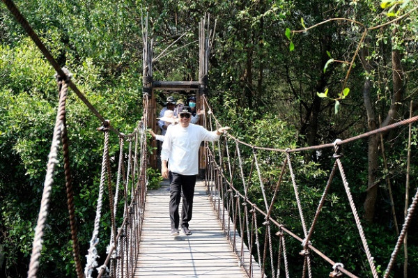 Kota Pahlawan Kaya Ragam Destinasi Wisata Alam yang Indah dan Menarik