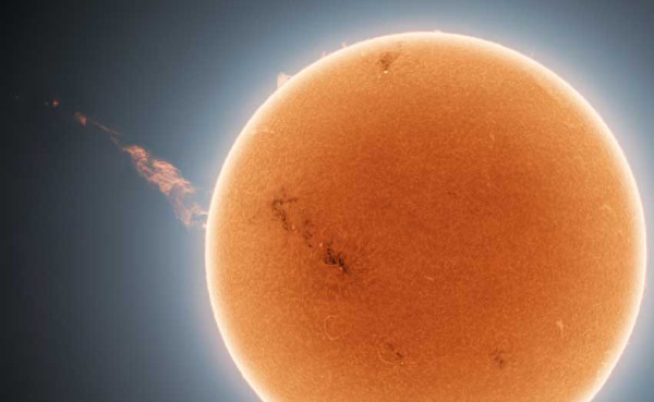 Terekam Kamera, Letusan Plasma Badai Matahari Sepanjang 1,6 Juta Km