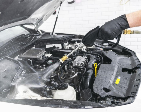 11 Cara Mencuci Mesin Mobil Paling Ideal