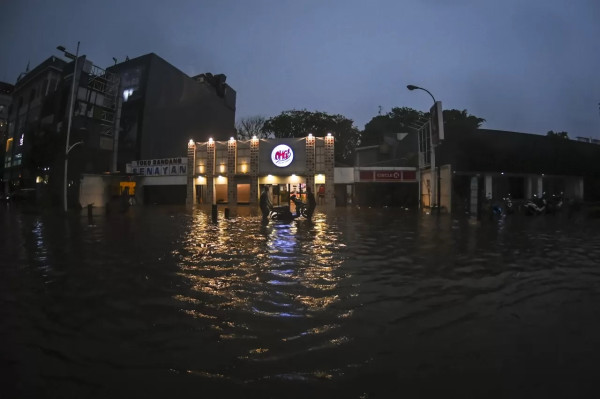 Terjang Banjir Tanpa Takut Water Hammer, Begini Caranya!