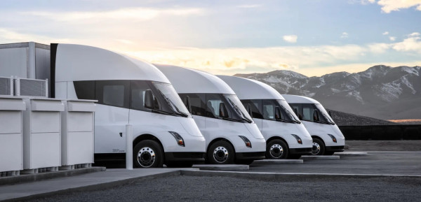 Truk Listrik Semi Tesla Mulai Diproduksi, Dipesan Walmart hingga Pepsi