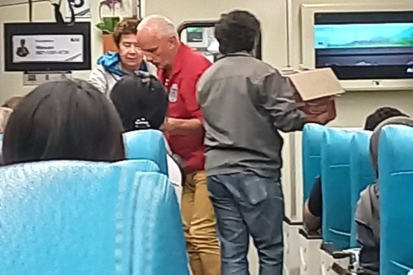 Viral Penumpang Kereta Nunggu 8,5 Jam Tanpa Kompensasi Makan, KAI Minta Maaf