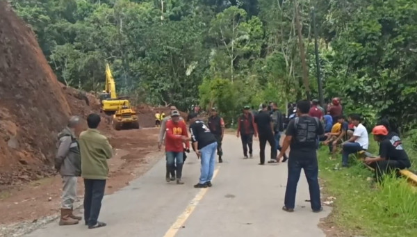 Hujan 3 Jam, Poros Palopo-Toraja Lumpuh Diterjang Longsor