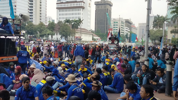 Massa GNBR dan Buruh Kembali Unjuk Rasa Tolak Kenaikan Harga BBM di Patung Kuda