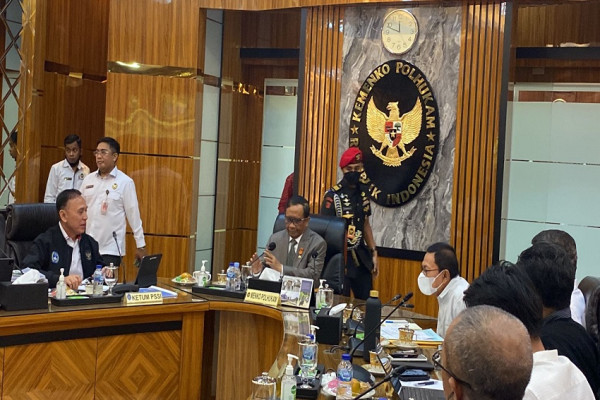 Penampakan Iwan Bule Jalani Pemeriksaan TGIPF Tragedi Kanjuruhan