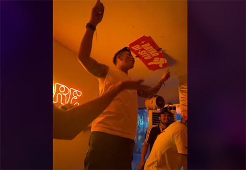Viral! Boris Bokir Mimpin Salawatan di Konser Musik, Netizen Doakan Segera Mualaf
